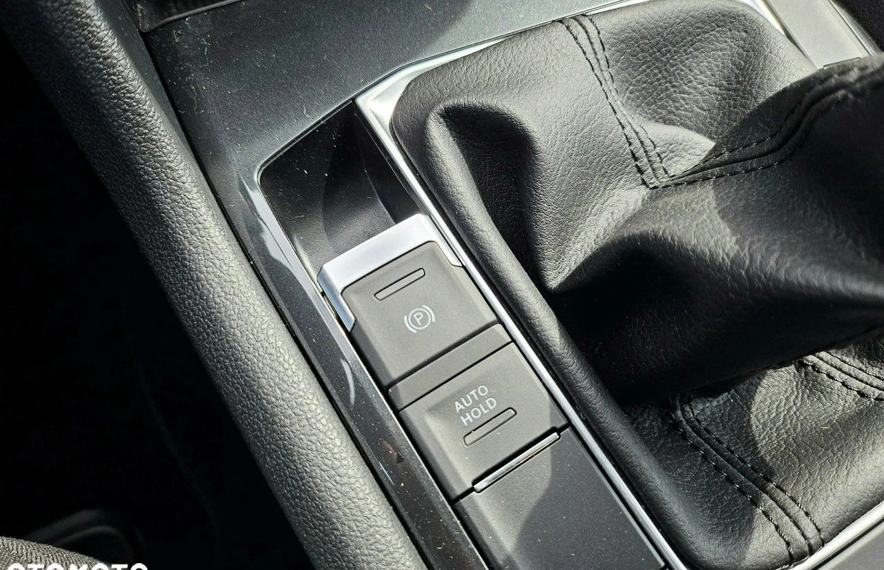 Volkswagen Tiguan cena 129900 przebieg: 27700, rok produkcji 2020 z Giżycko małe 742
